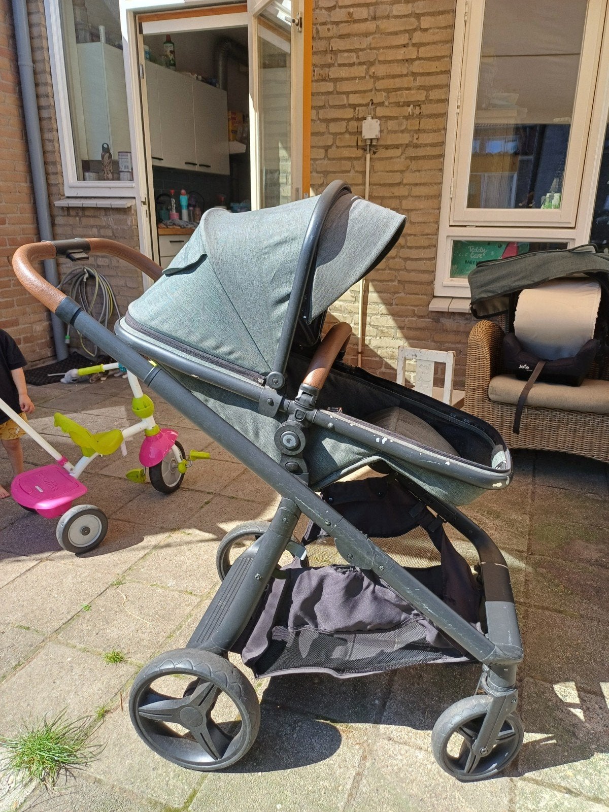 Qute kinderwagen met bak, zitgedeelte en Joie autostoel, Kinderen en Baby's, Kinderwagens en Combinaties, Ophalen