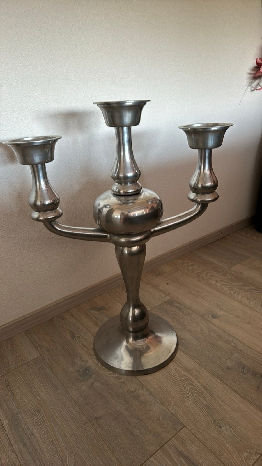 Stijlvolle zilverkleurige kandelaar met drie armen, Gebruikt, Ophalen of Verzenden, Metaal, Kandelaar