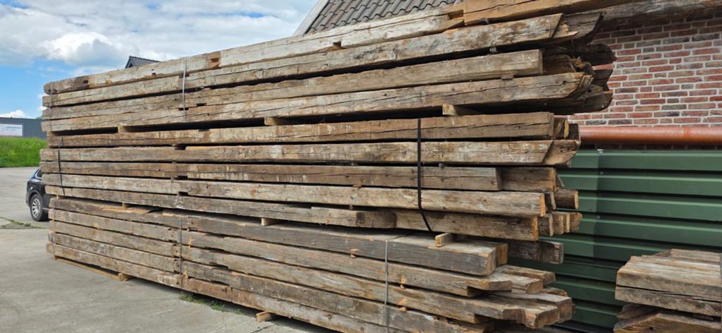 Oude Grenen Balken | lange lengtes | hand gezaagd, Doe-het-zelf en Verbouw, Hout en Planken, Gebruikt, Grenen, Ophalen of Verzenden