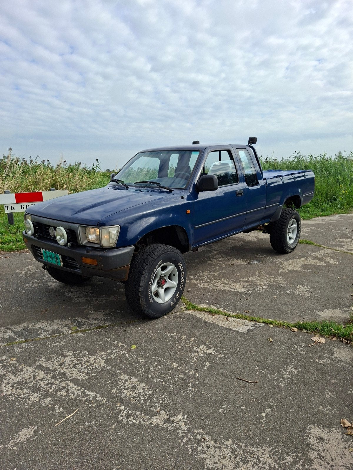 volkswagen Taro toyota hilux rn106, Auto's, Handgeschakeld, Particulier, 4x4, Onderhoudsboekje