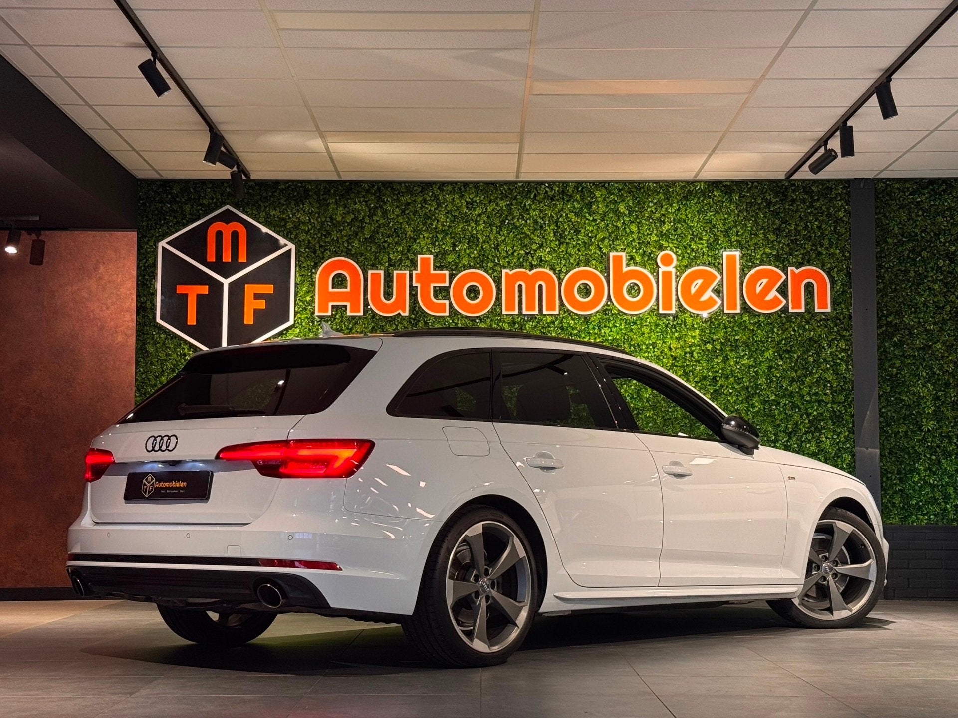 Audi A4 Avant 2.0 TFSI 3x S-LINE |MASSAGE|B&O|PANO|MATRIX|PR, Dealer onderhouden, Gebruikt, 1435 kg, A4