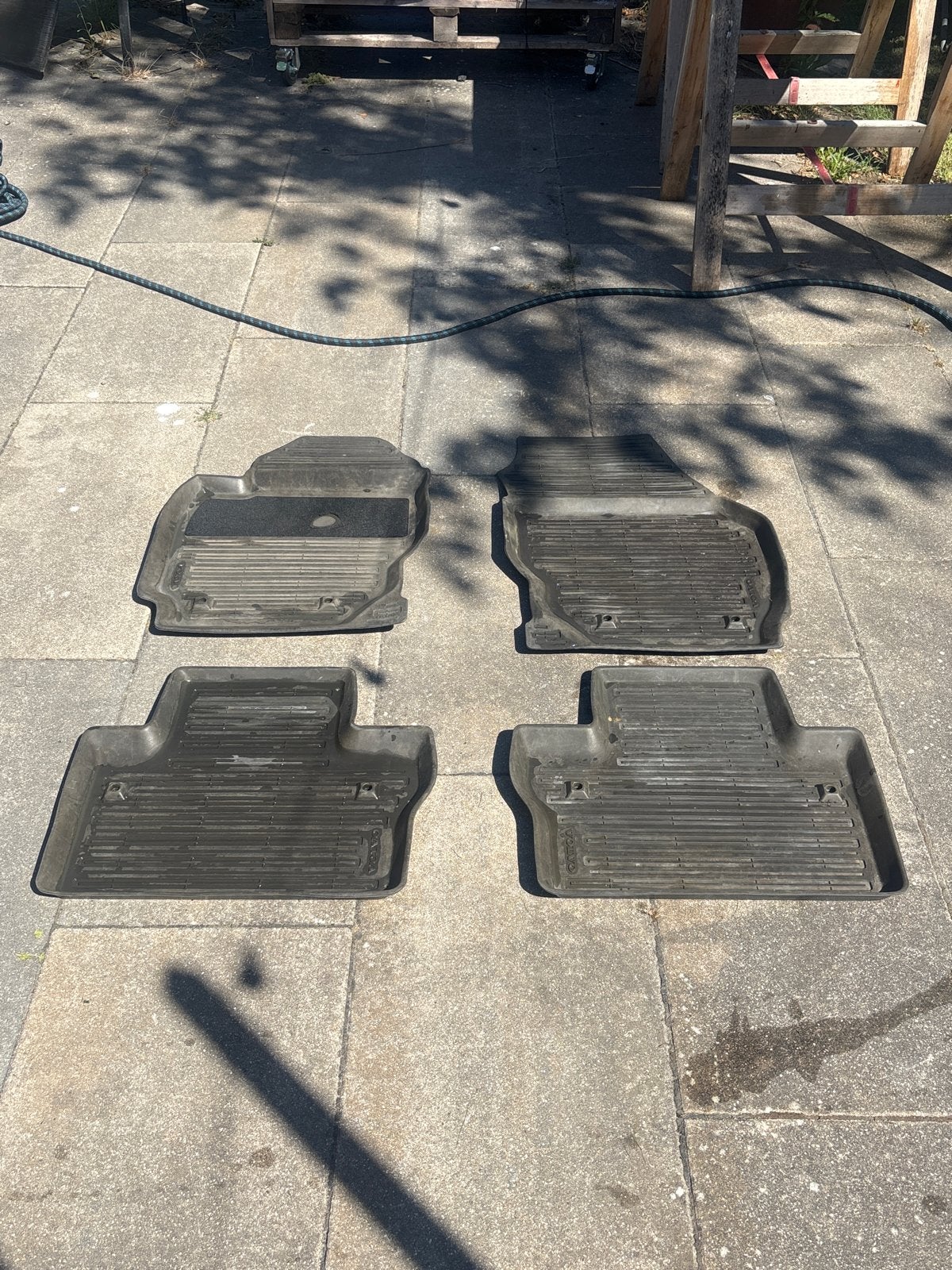 Originele Volvo V70 III rubberen automatten set (4 stuks), Ophalen, Gebruikt