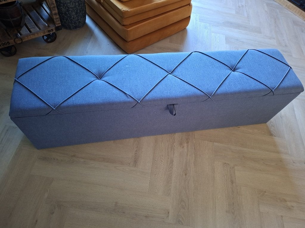 Opbergkist / hocker, Huis en Inrichting, Woonaccessoires | Kisten, Ophalen, Minder dan 50 cm, Overige materialen, Zo goed als nieuw