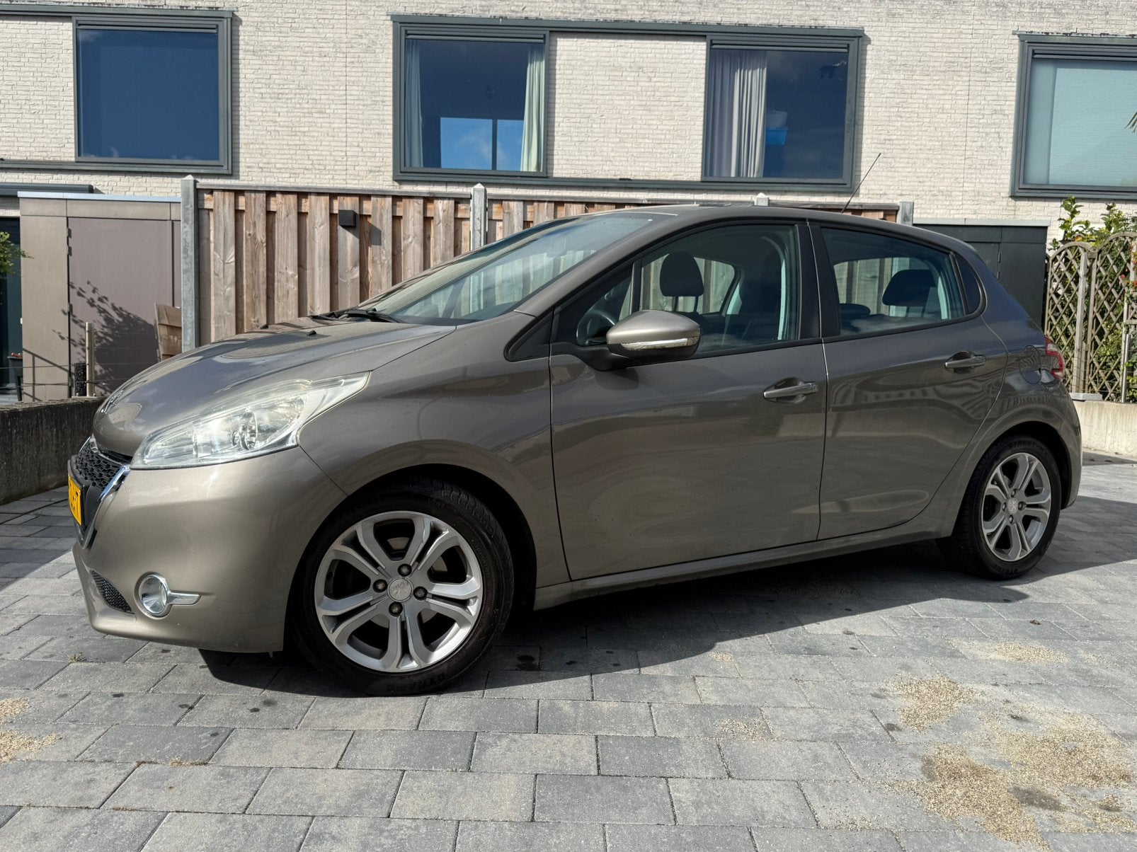 Peugeot 208 1.4 VTI Allure |cruise control| Navigatie| airco, Voorwielaandrijving, Euro 5, Stof, 40 €/maand