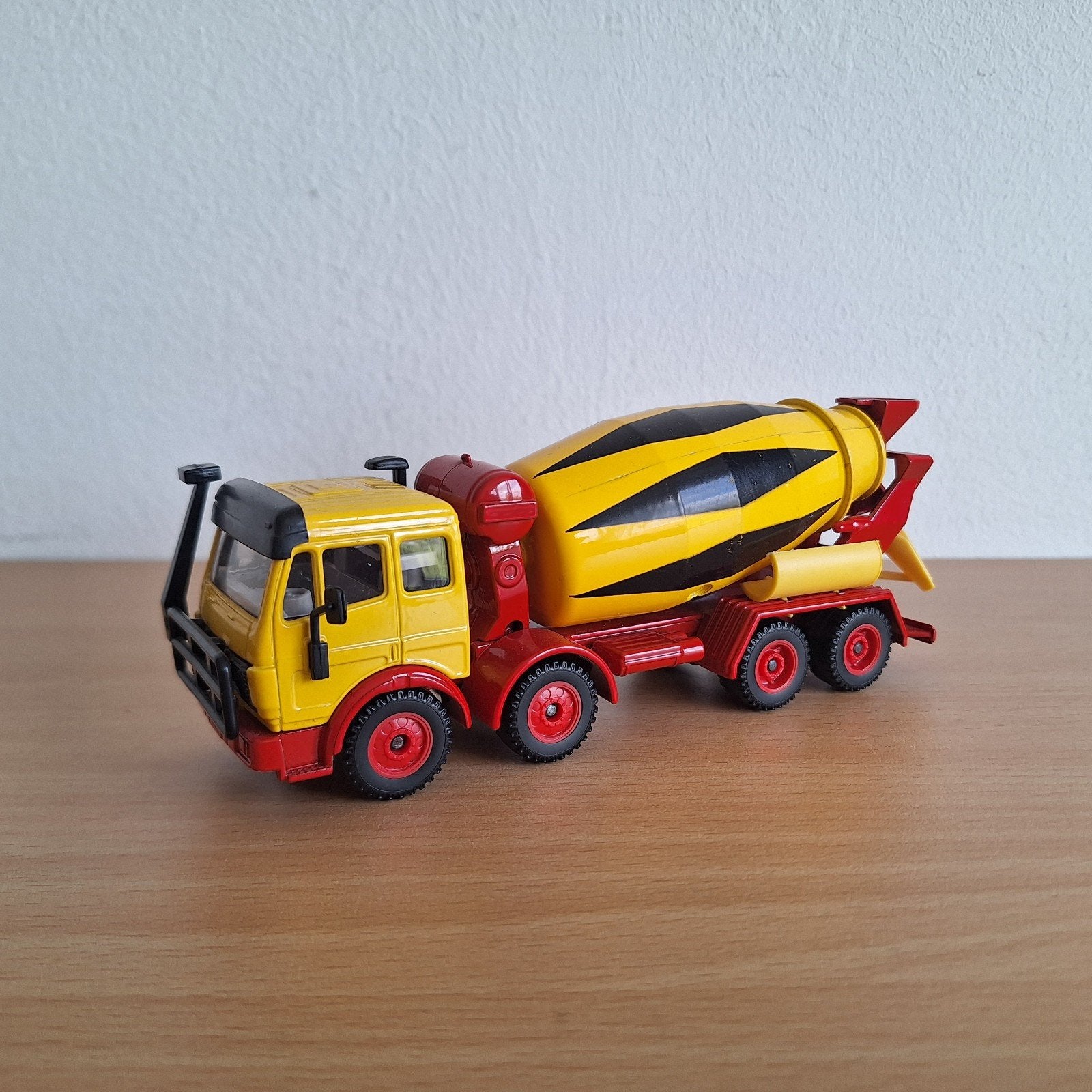 te koop Siku Mercedes betonmixer, Hobby en Vrije tijd, Modelauto's | 1:50, Ophalen of Verzenden, Zo goed als nieuw, Bus of Vrachtwagen