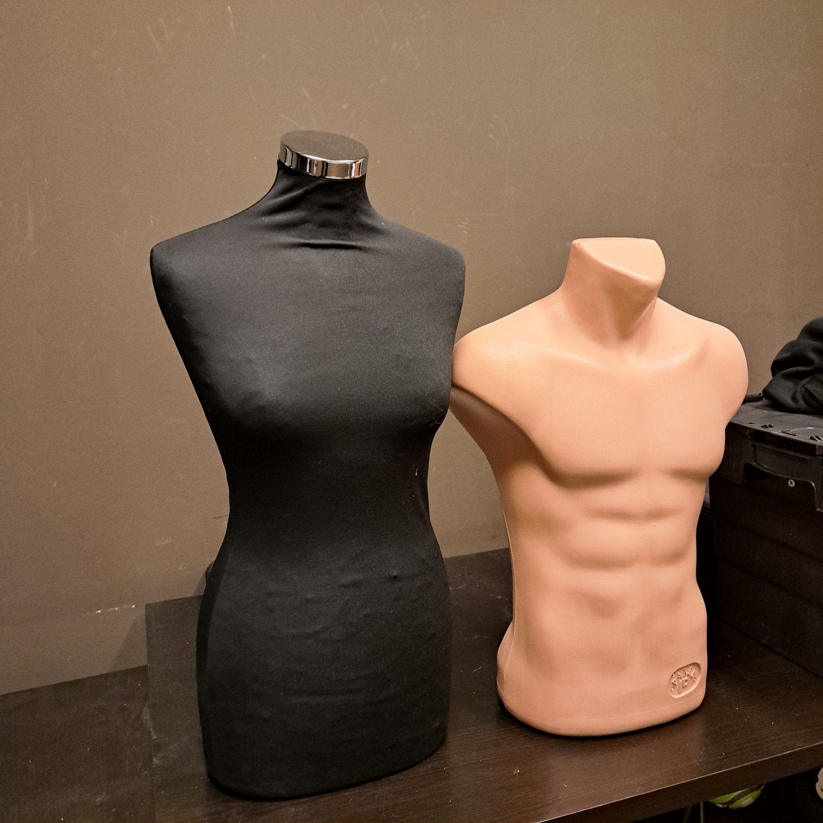 2 Paspoppen mannen en vrouwen torso, Ophalen