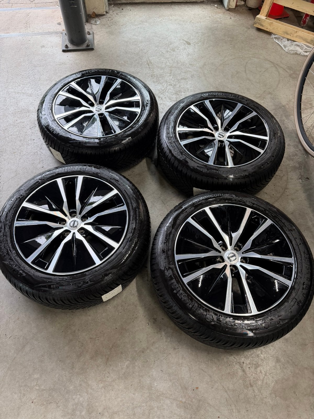 Nette originele Volvo set voor de XC90, XC60, XC40, Auto-onderdelen, Banden en Velgen, Banden en Velgen, Nieuw, 235 mm, All Season