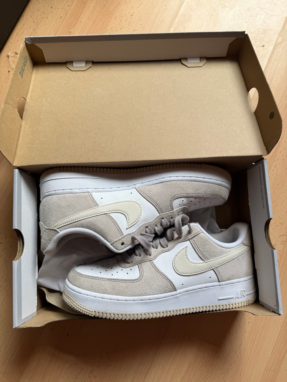 Nieuwe Nike Air Force 1 maat 42- slechts één keer gepast, Ophalen, Zo goed als nieuw, Beige, Sneakers of Gympen