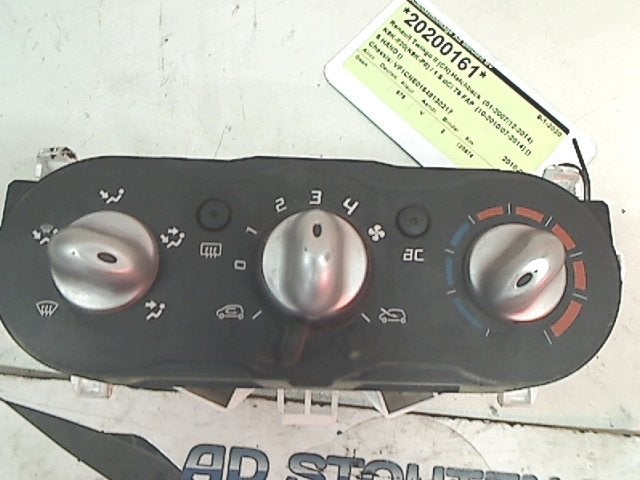 Bedieningspaneel Climate Control Renault Twingo II (CN) 2010, Gebruikt, Renault Deutschland AG, Dialog.deutschland@renault.de