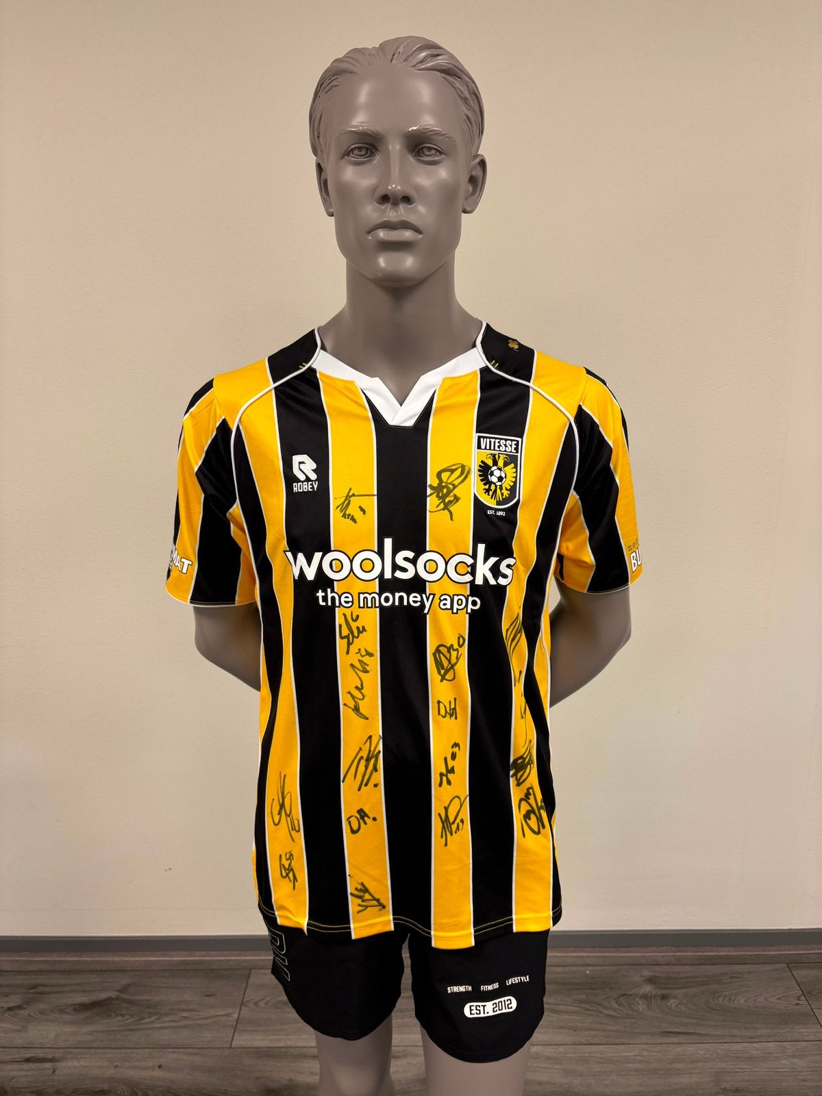 Gesigneerd Vitesse voetbalshirt 2026/2027 - hele selectie, Maat XL, Ophalen of Verzenden, Zo goed als nieuw, Shirt