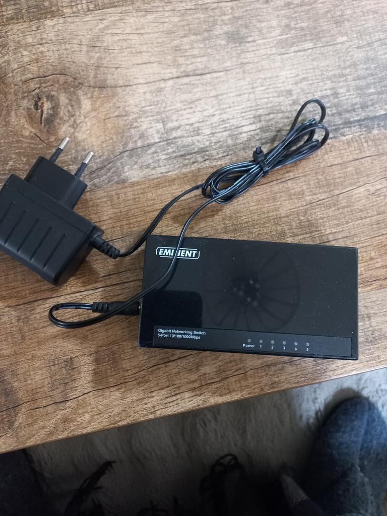 Eminent Gigabit Networking Switch 5-Poort 10/100/1000Mbps, Ophalen of Verzenden, Gebruikt