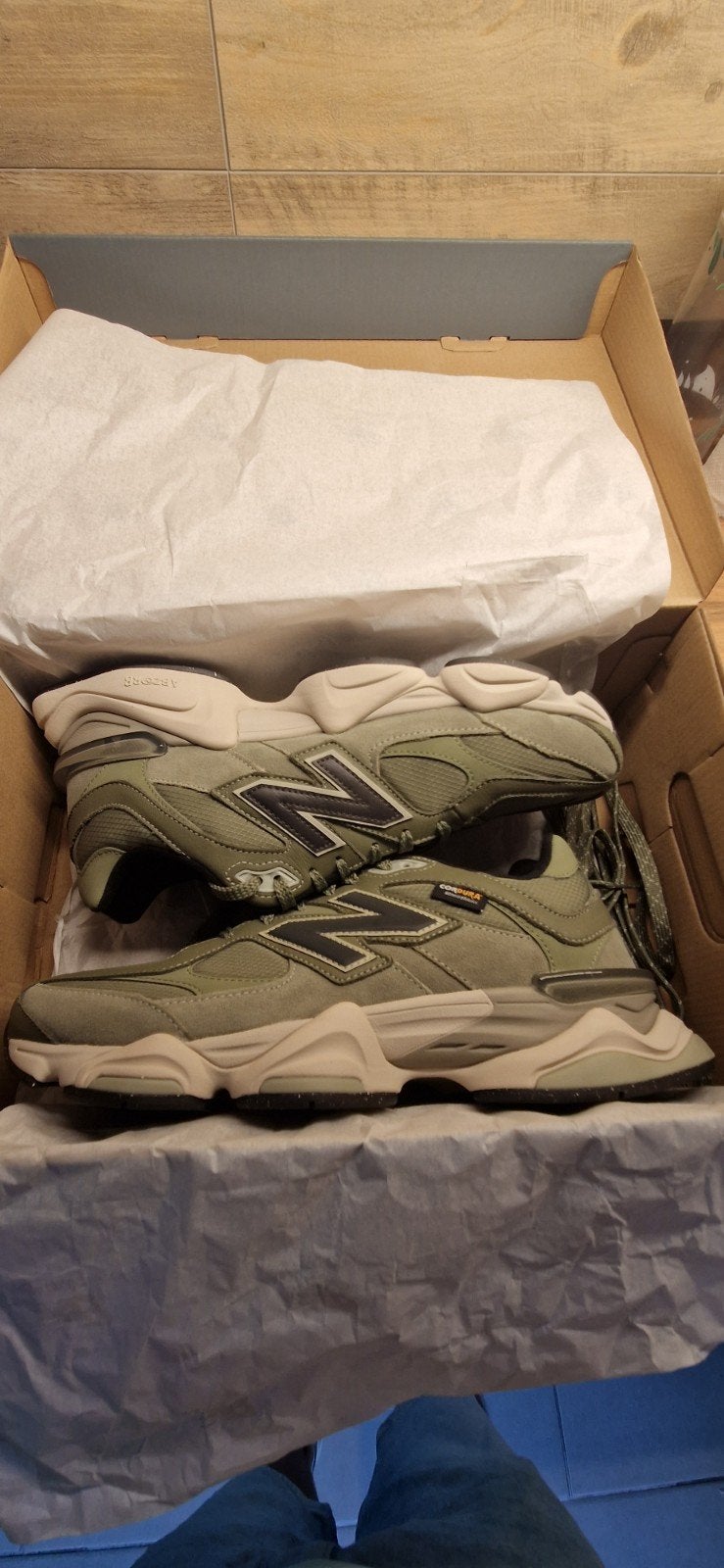 New balance 9060 olive green NIEUW, Ophalen of Verzenden, Nieuw, Minder dan 5 meter