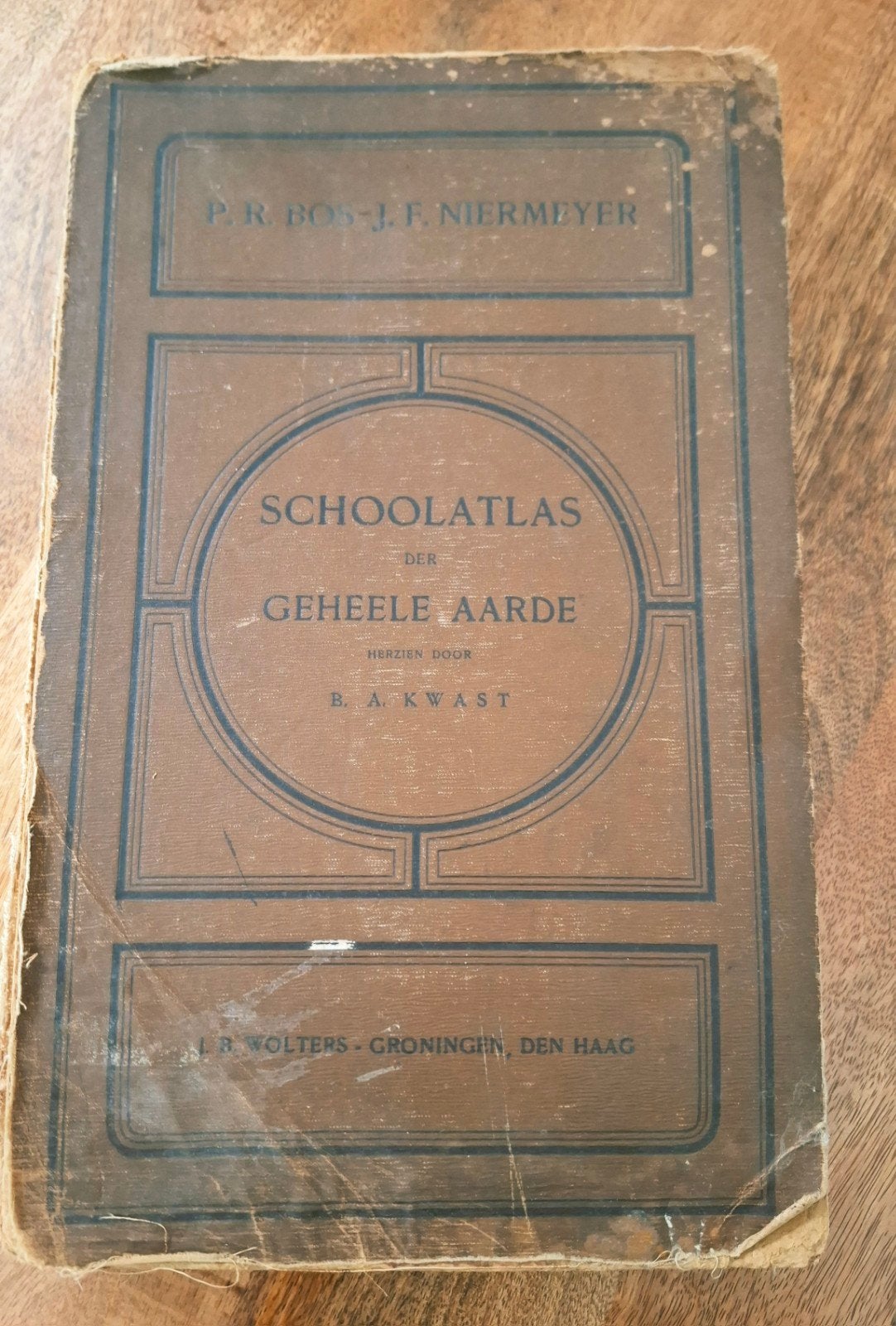 Schoolatlas 31e druk uit 1927, Gelezen, Bosatlas, 2000 tot heden, Ophalen of Verzenden