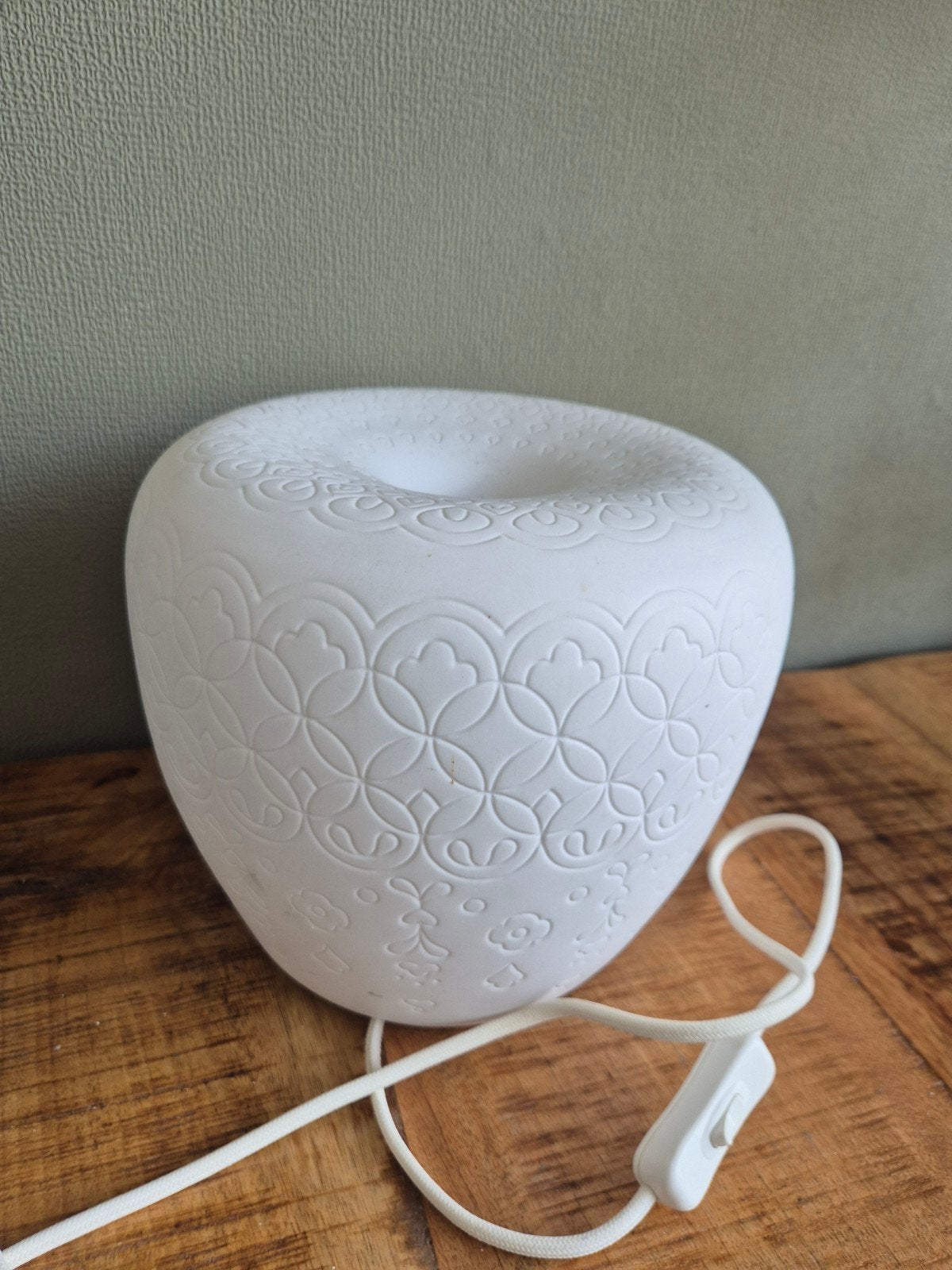 Decoratieve Witte Tafellamp met Patroon, Met schakelaar, Wit, Ophalen of Verzenden, Zo goed als nieuw