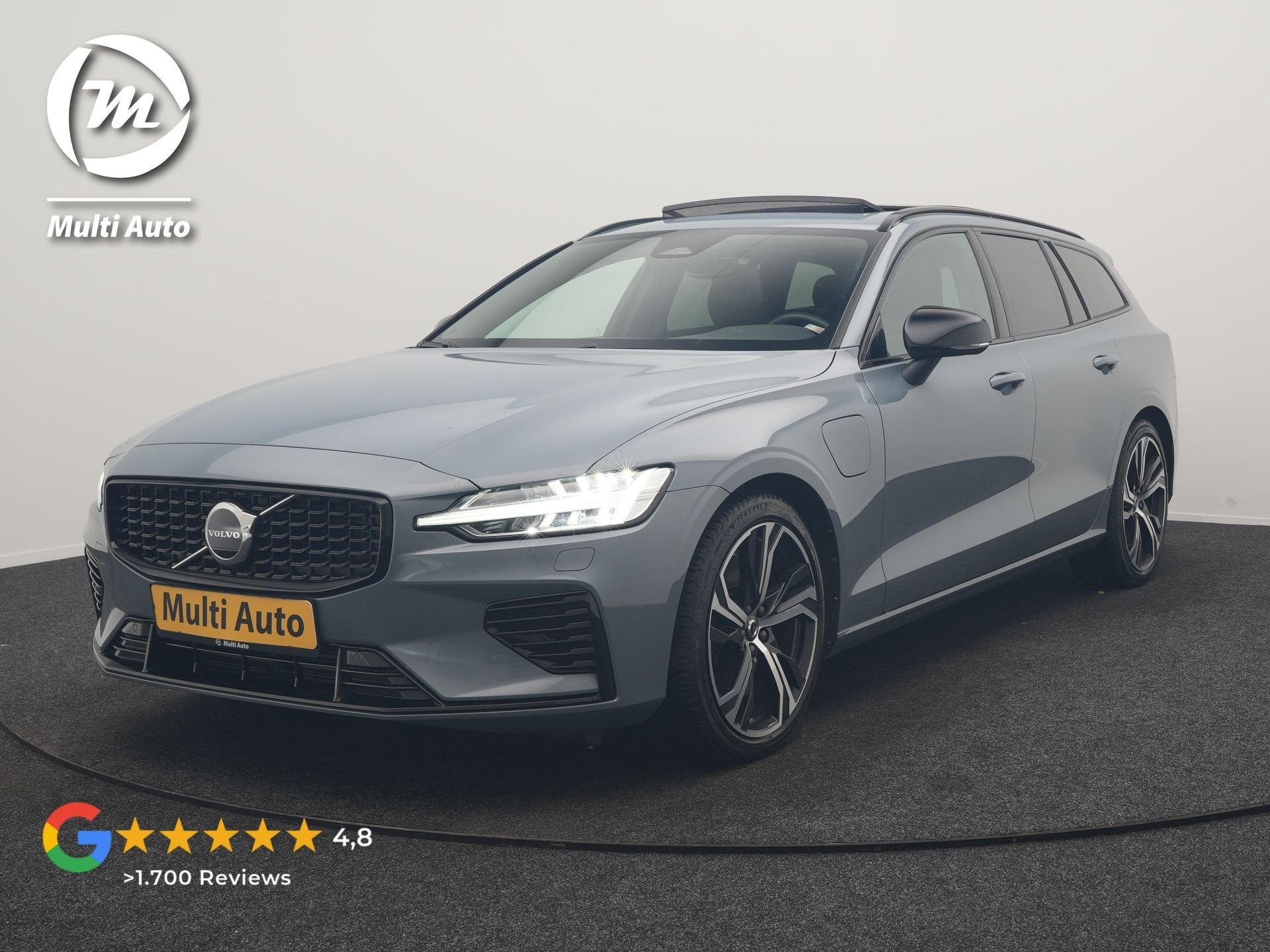 Volvo V60 T6 AWD Plus Dark Long Range PHEV 350pk Dealer O.H, Auto's, Automaat, Dealer onderhouden, Gebruikt, Zwart