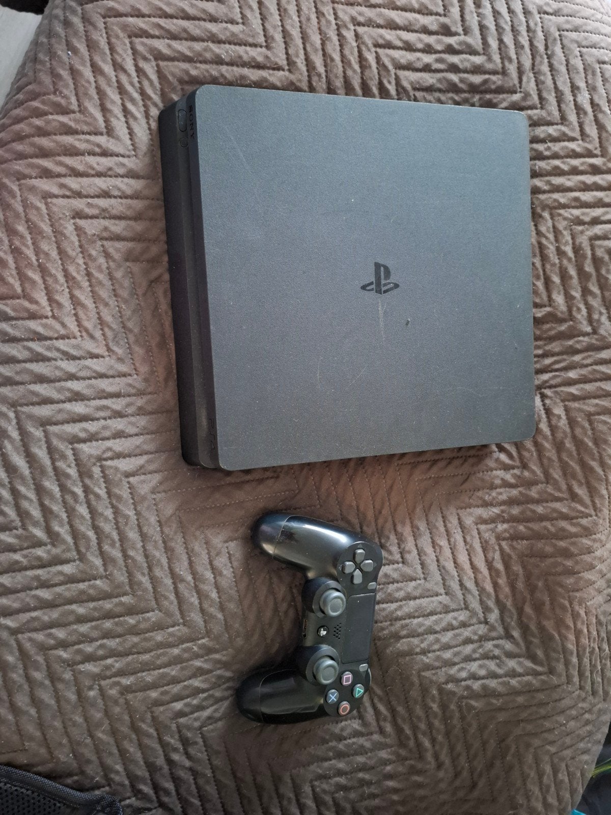 PlayStation 4 Slim 500 gb met controller en draagtas