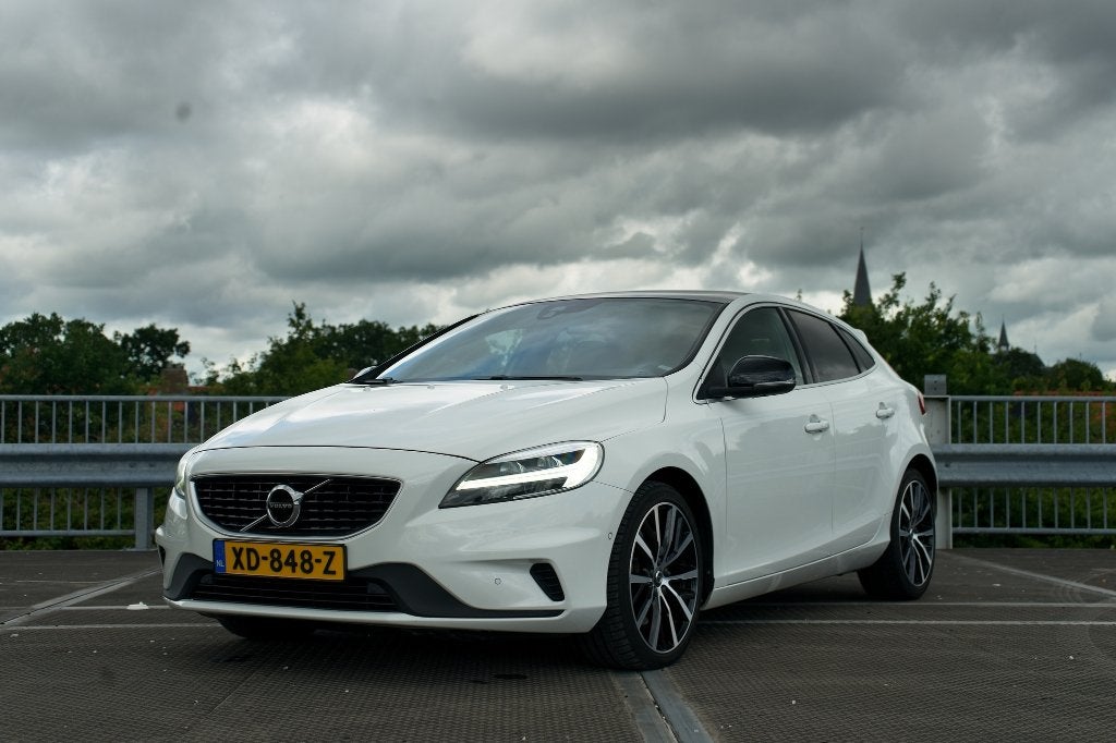 Volvo V40 D3 Polar+ Sport | R-Design | Automaat | Geartronic, Auto's, Volvo, 4 cilinders, Wit, Origineel Nederlands, Diesel