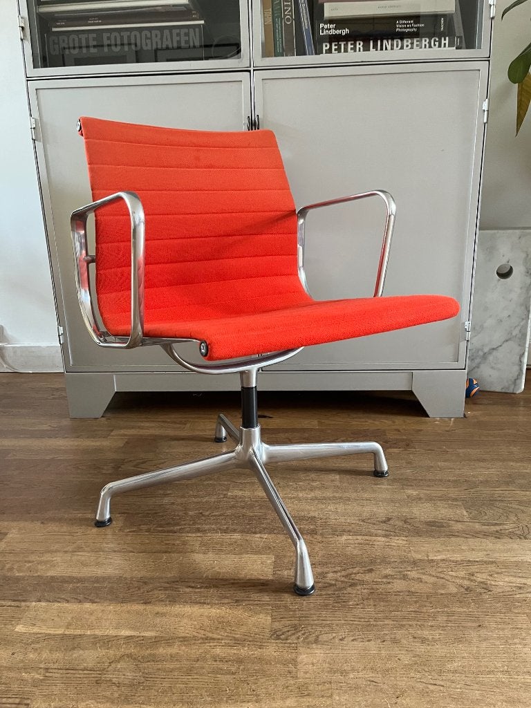 Vitra Eames EA 108, Huis en Inrichting, Gebruikt, Overige kleuren, Ophalen of Verzenden, Metaal