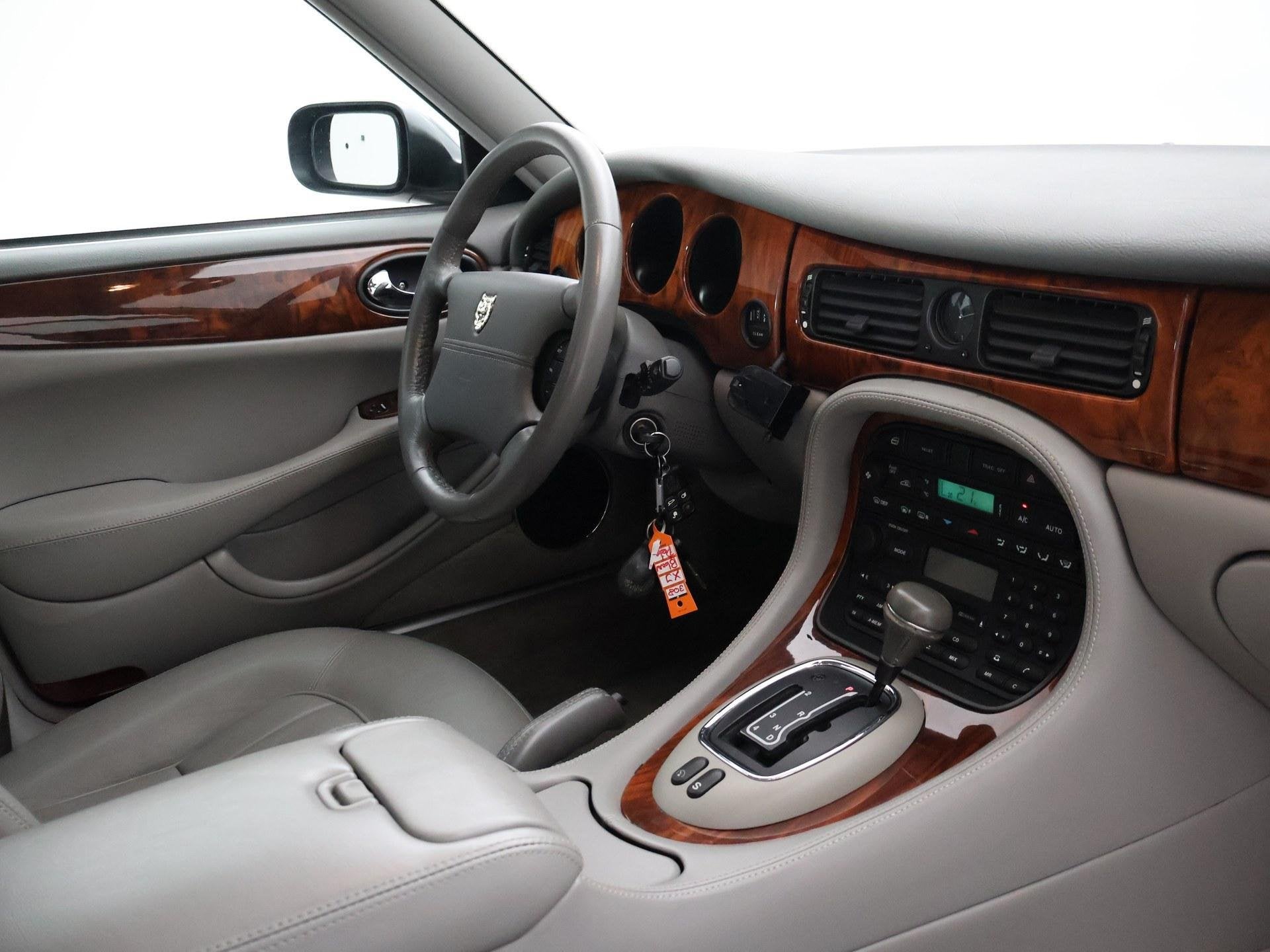 Jaguar XJ 3.2 V8 AUT. EXECUTIVE *101.262 KM* + LEDER | VERW., Automaat, Lederen bekleding, Achterwielaandrijving, Gebruikt