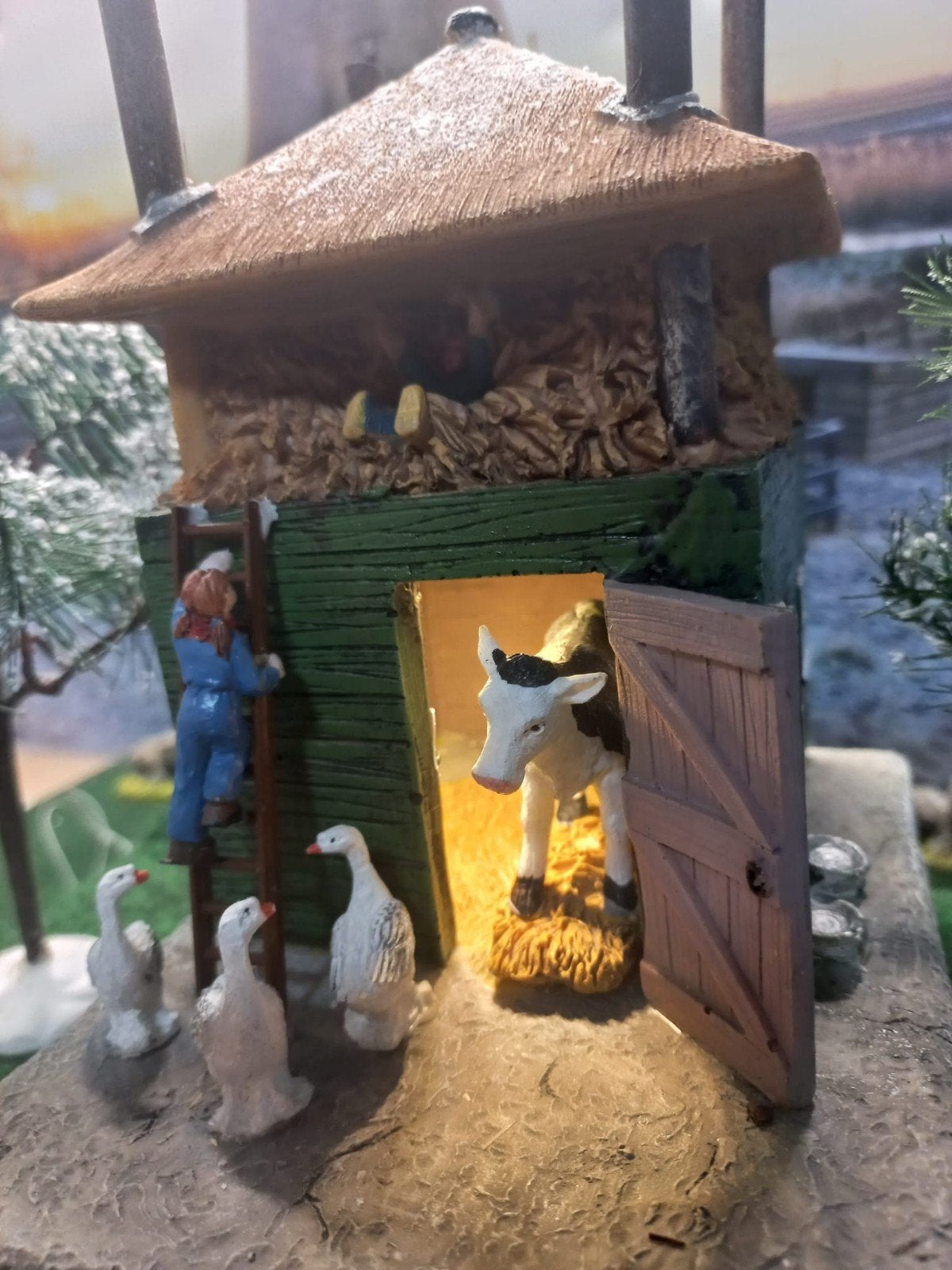 Dit miniatuurtafereel is de "De Brink hooischuur met koe" ui, Ophalen of Verzenden