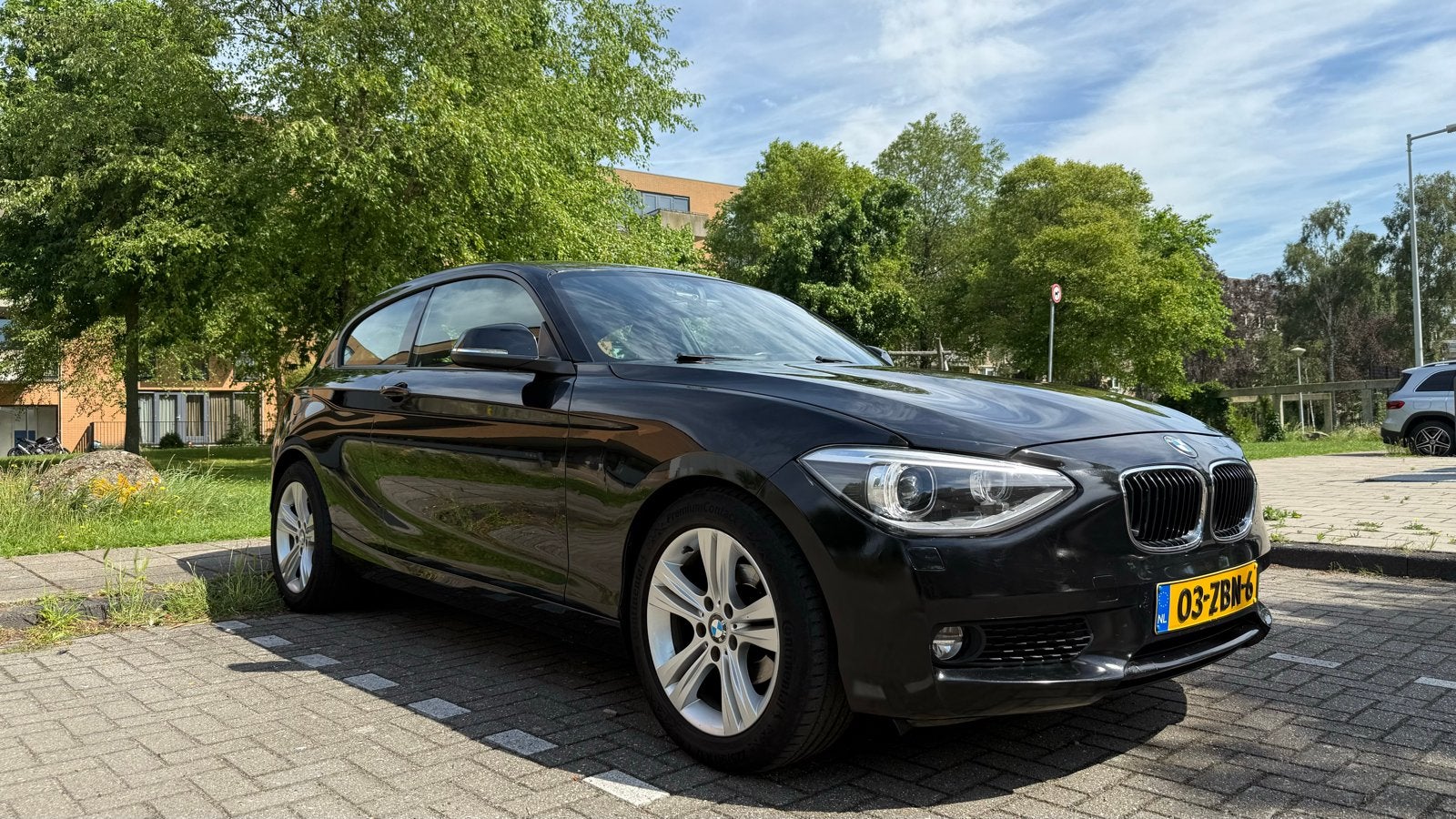 BMW 1-Serie 116I 3DR Aut8 2012 Zwart DISTRIBUTIE VERVANGEN, Auto's, Achterwielaandrijving, 1280 kg, Zwart, 4 cilinders