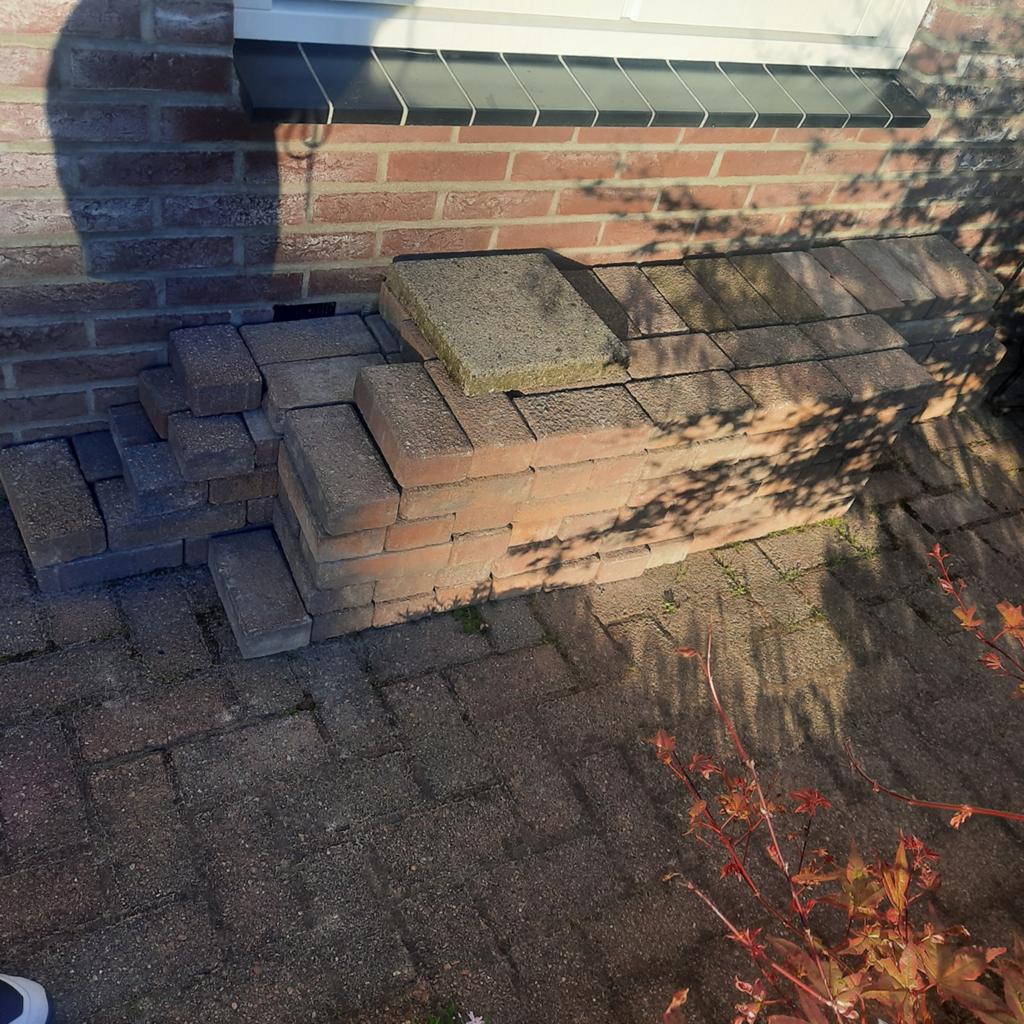 GRATIS! Gebruikte betonnen klinkers, Tuin en Terras, Ophalen, Gebruikt, Klinkers, Minder dan 5 m²
