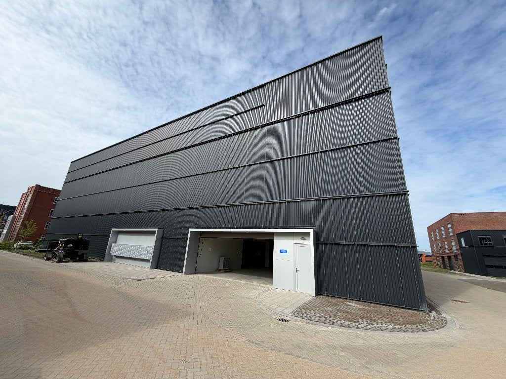 Garagebox 21m2 te huur, met eigen postbus, in Waddinxveen, Zuid-Holland