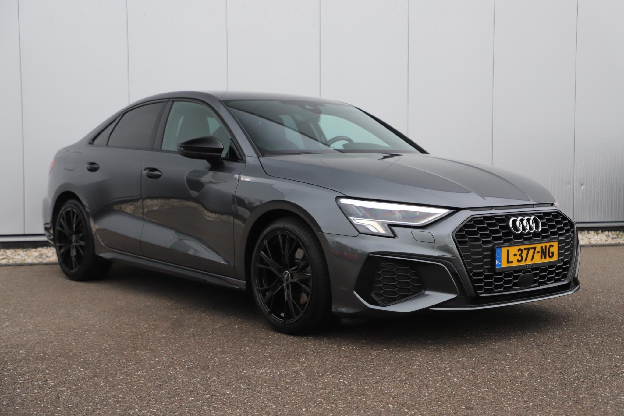 Audi A3 Limousine 30 TFSI S edition Black Pack Trekhaak Auto, Auto's, Audi, Gebruikt, Met garantie (alle), Origineel Nederlands