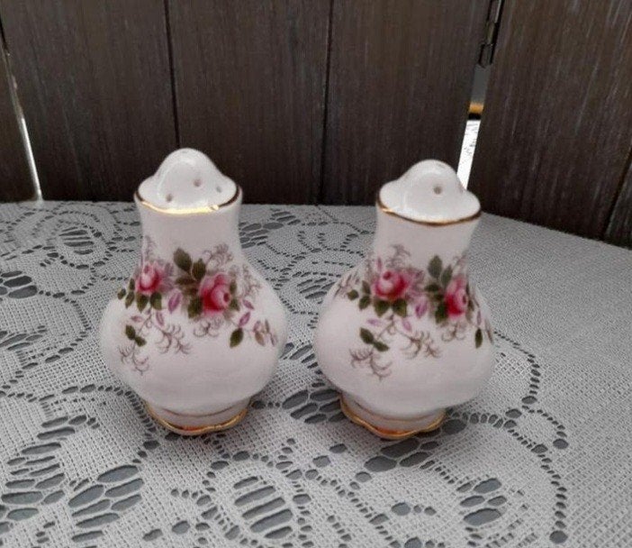 Royal albert lavender rose peper en zout set, Antiek en Kunst, Antiek | Servies los, Ophalen of Verzenden