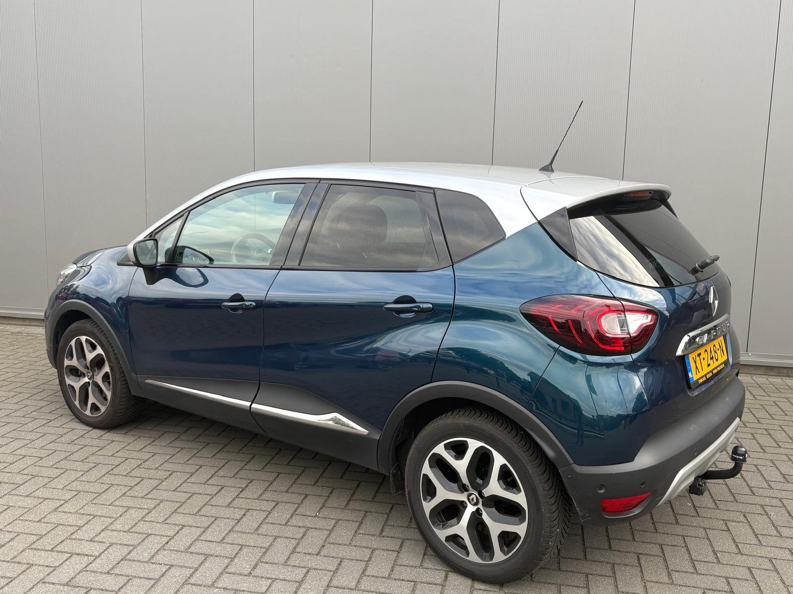Renault Captur 1.3 TCe 150PK Intens Automaat Trekhaak/Camera, Auto's, Dealer onderhouden, Stof, Gebruikt, Euro 6