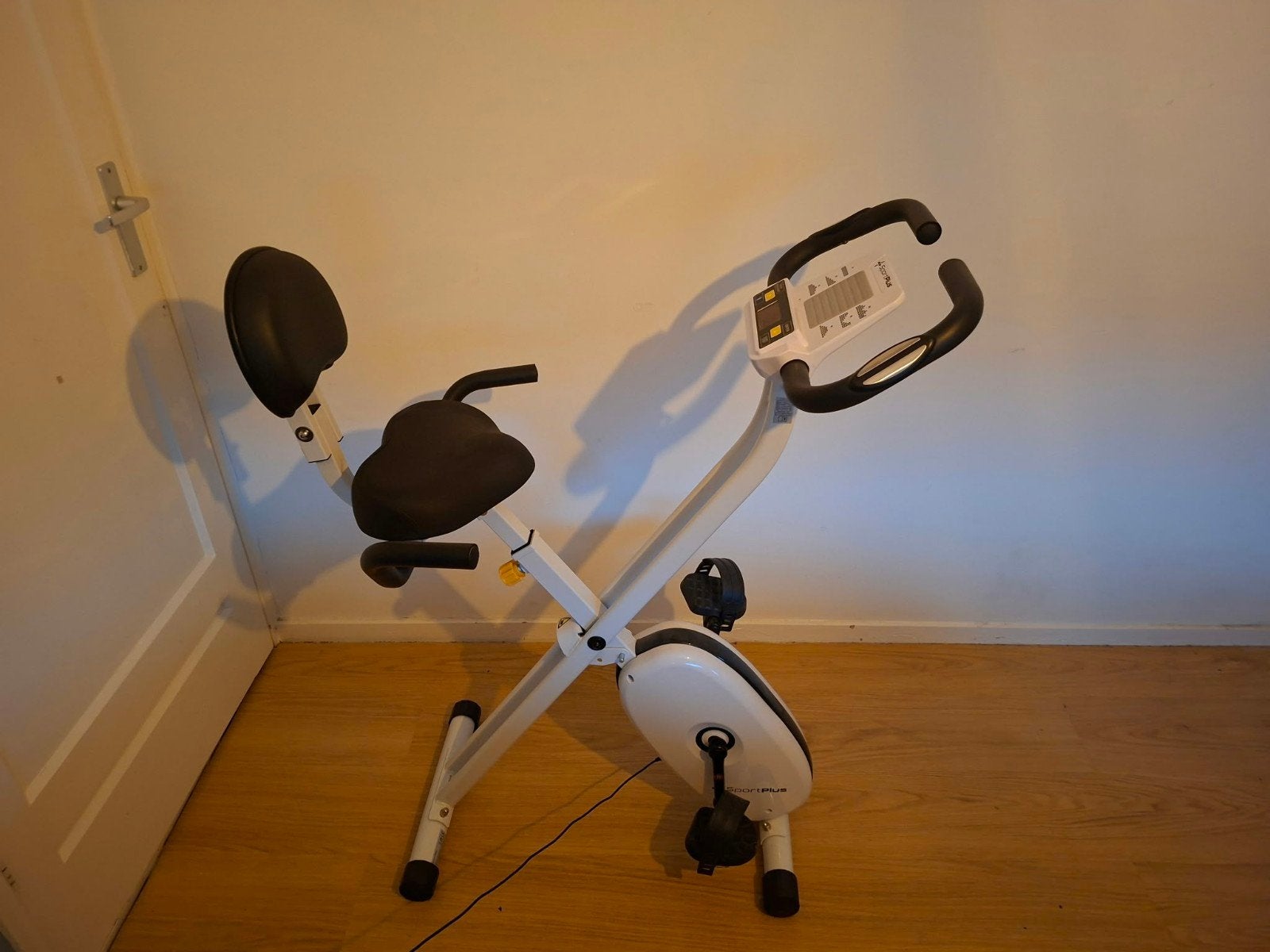 SportPlus Hometrainer - Opvouwbaar en Compact, Ophalen, Zo goed als nieuw, Metaal, Benen