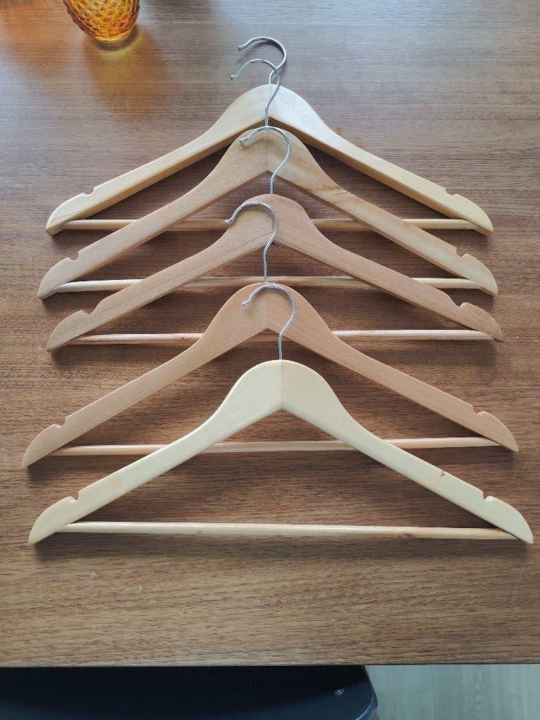 5 stuks degelijke houten hangers, Ophalen of Verzenden, Zo goed als nieuw, Hout, Kinderen en Volwassenen