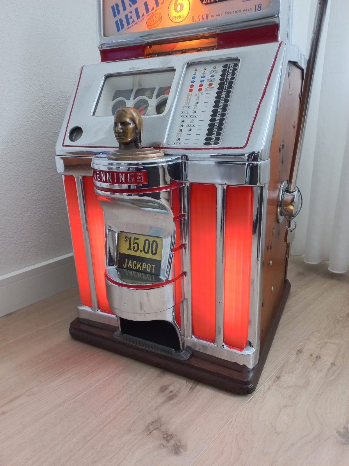 Jennings governor Bingo Belle Met Rood verlichte zuilen
Met, Euro, Ophalen