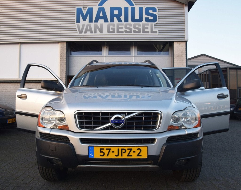 Volvo XC90 2.5 T AWD Carplay & Xenon 210 pk, Zwart, 7 stoelen, 2521 cc, Leder