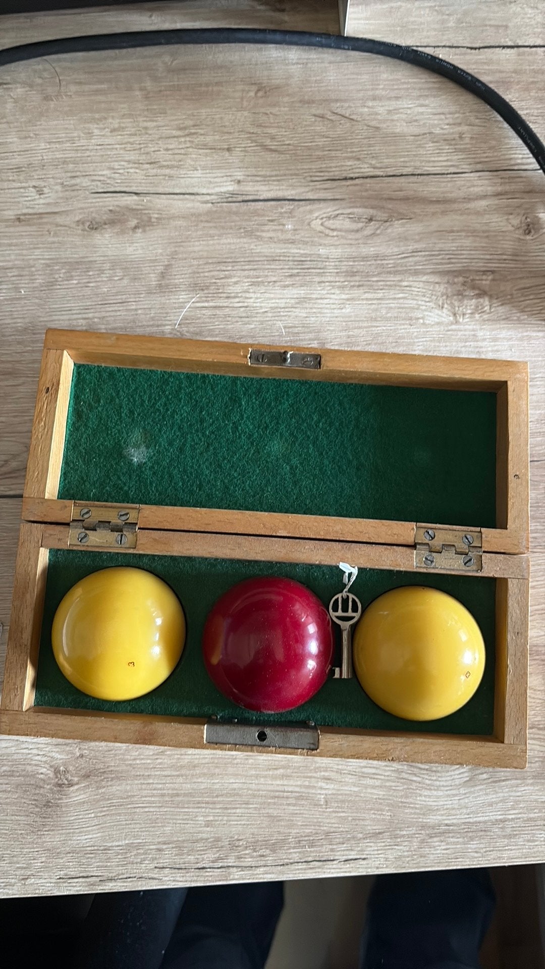 Biljart ballen in houten doos met slot en sleutel, Ophalen of Verzenden, Zo goed als nieuw, Biljarttafel