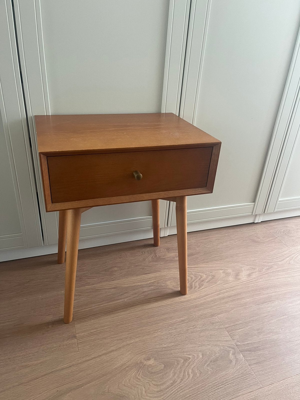 JYSK Hokksund nachtkastje, Huis en Inrichting, Ophalen, Minder dan 45 cm, Zo goed als nieuw, Minder dan 55 cm