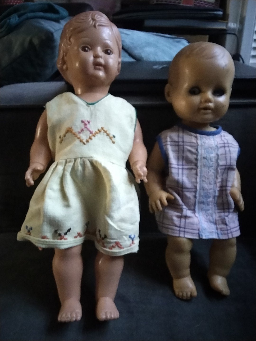 Vintage poppen: twee antieke poppen met kleding, Verzamelen, Ophalen of Verzenden, Gebruikt, Pop