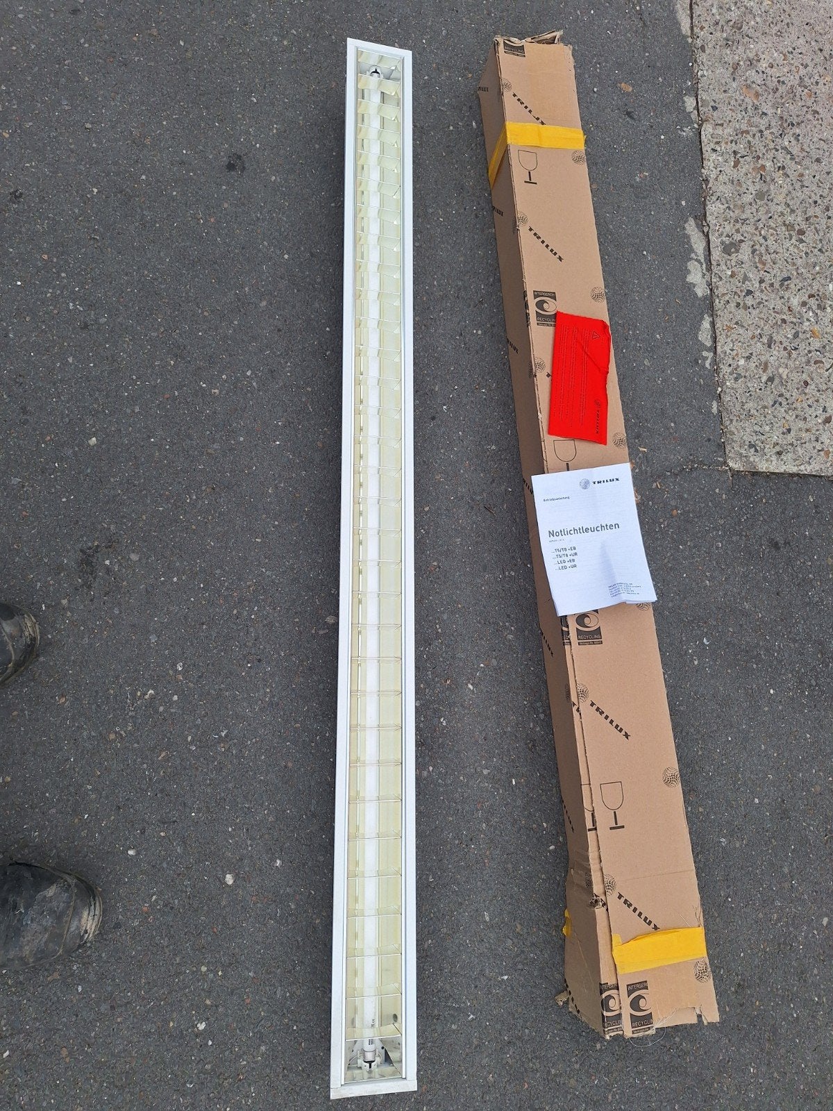 Licht armaturen nieuw met lamp, Doe-het-zelf en Verbouw, IJzerwaren en Bevestigingsmiddelen, Ophalen, Nieuw