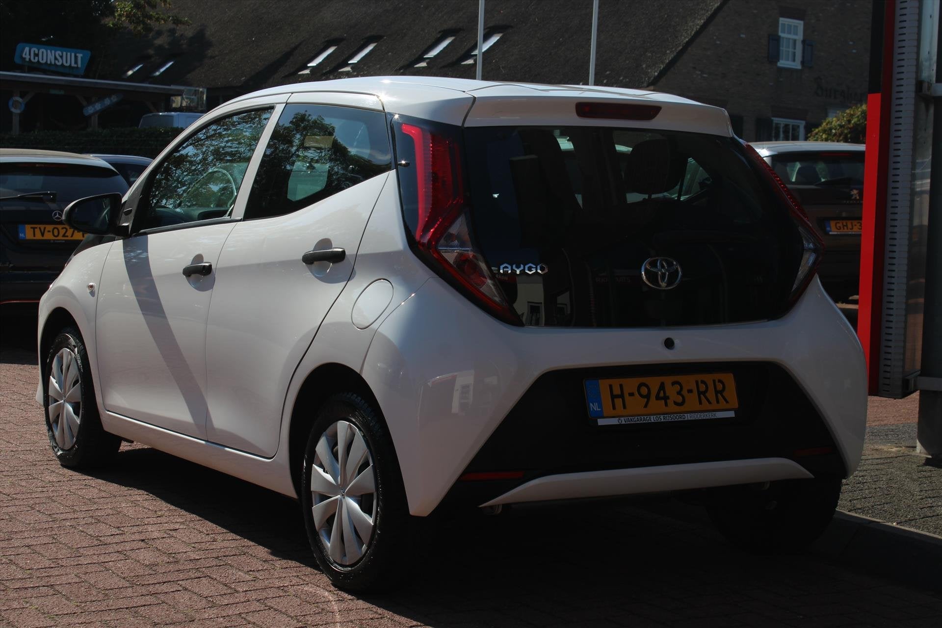 TOYOTA Aygo 1.0 5Deurs X-fun | All-Seasons | Orig NL | Bluet, Stof, Gebruikt, 4 stoelen, Wit