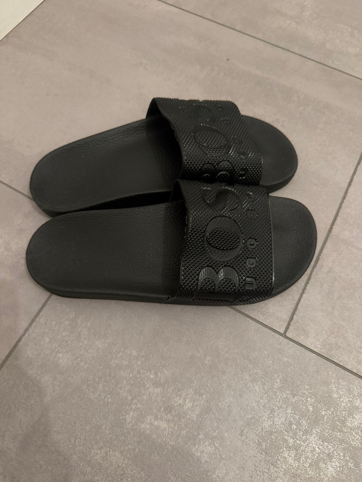 Hugo Boss dames slippers zwart maat 40, Slippers, Zwart, Ophalen of Verzenden, Zo goed als nieuw