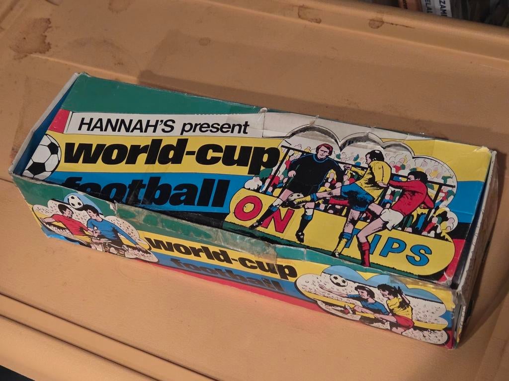 Monty Gum World cup Football box met 120 zakjes cards, Ophalen of Verzenden, Zo goed als nieuw, Buitenlandse clubs, Poster, Plaatje of Sticker