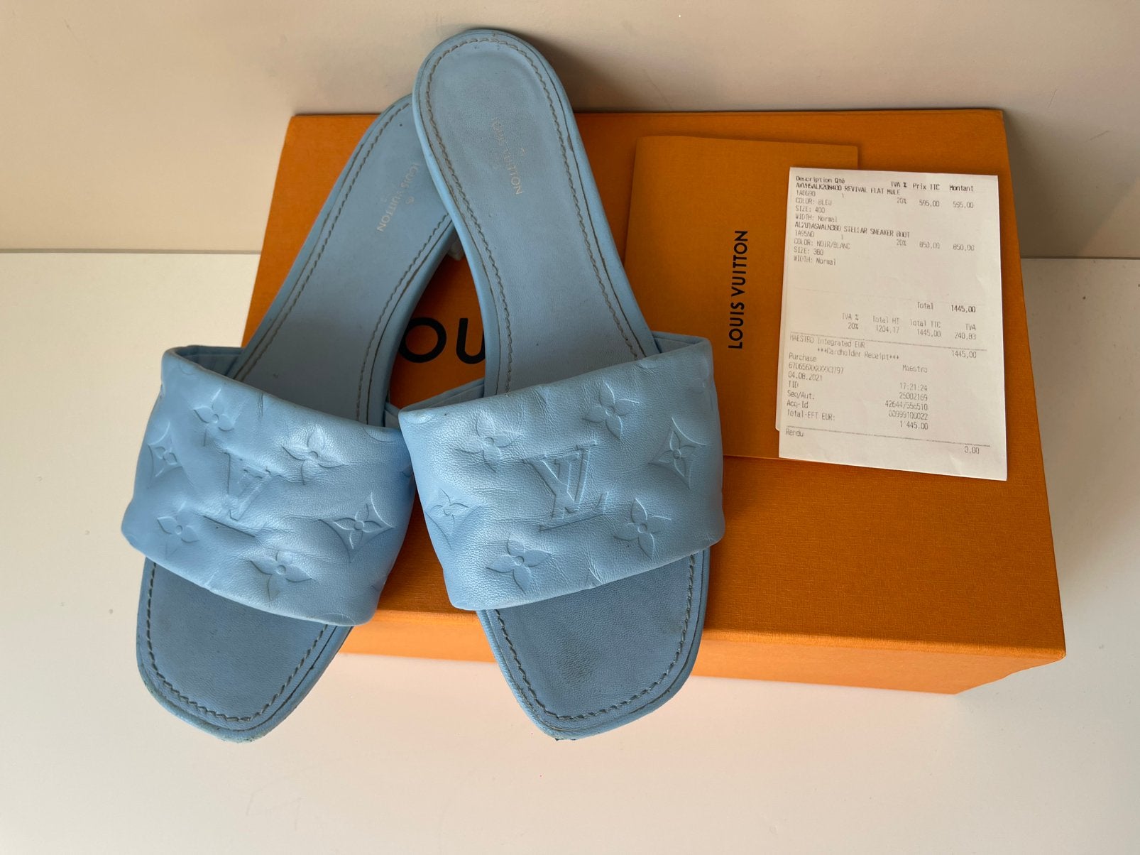 Louis Vuitton sandalen maat 40 met antislip zooltjes, Ophalen of Verzenden, Gedragen, Blauw, Sandalen of Muiltjes