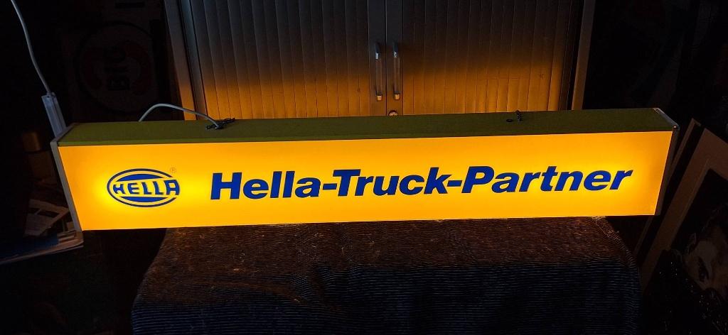 Lange vintage reclamelichtbak van Hella-Truck-Partner., Ophalen, Gebruikt, ., Lichtbak of (neon) lamp