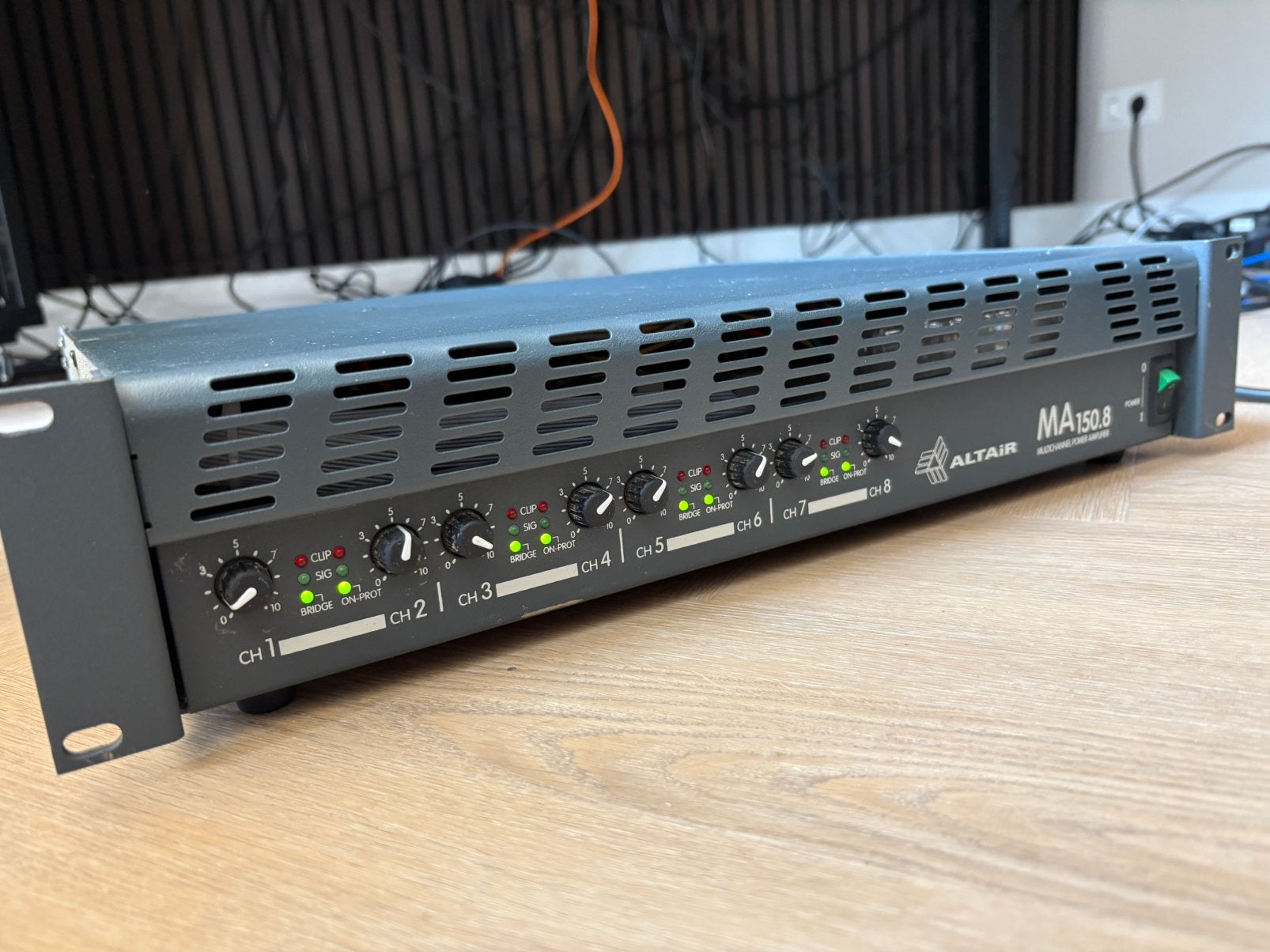 Altair MA 150.8 – Professionele 8-Kanaals Eindversterker, Ophalen, Gebruikt, 1000 watt of meer, P.A.