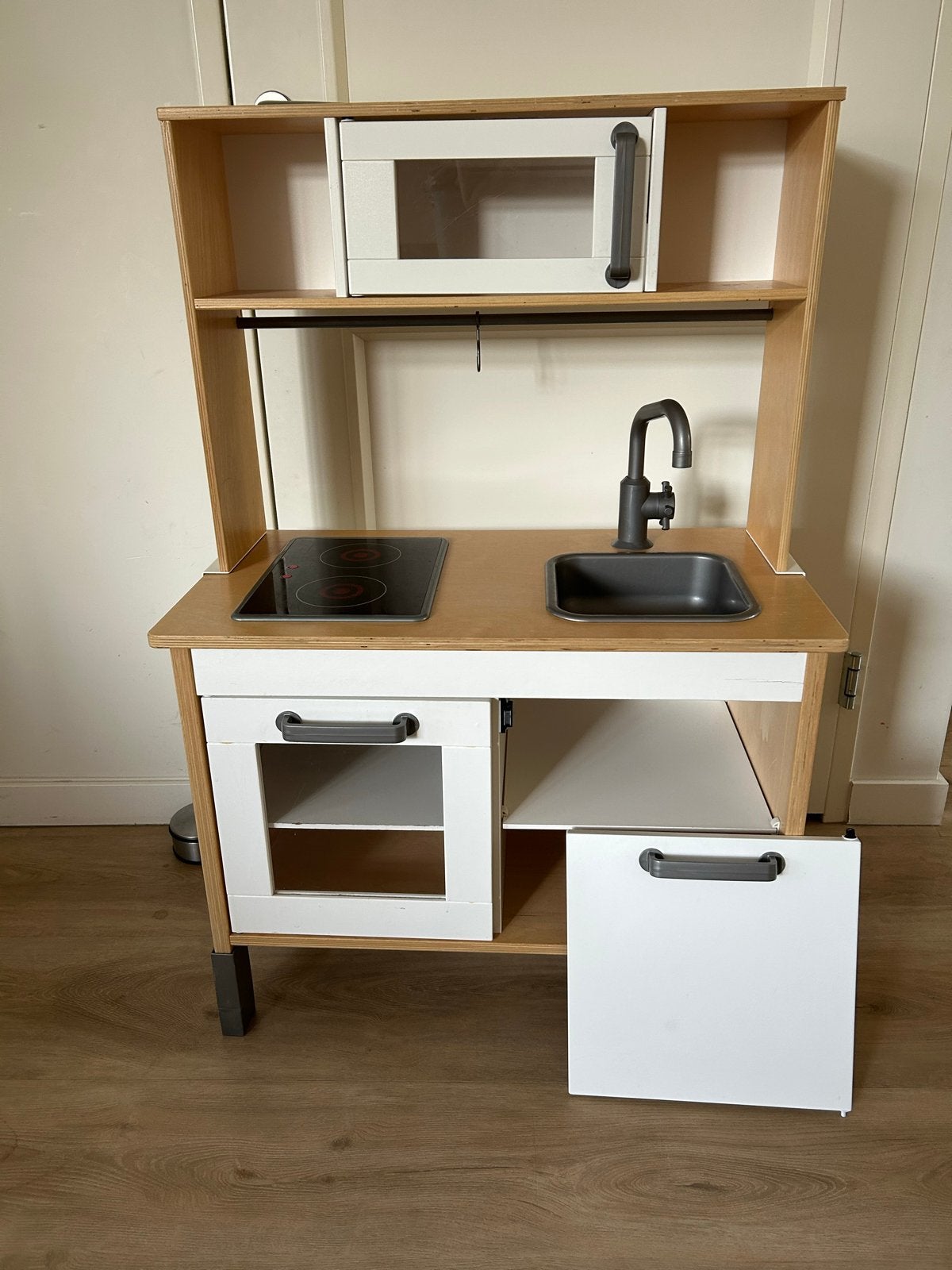 IKEA DUKTIG Speelkeuken met magnetron en kookplaat, Ophalen, Gebruikt, Jongen of Meisje