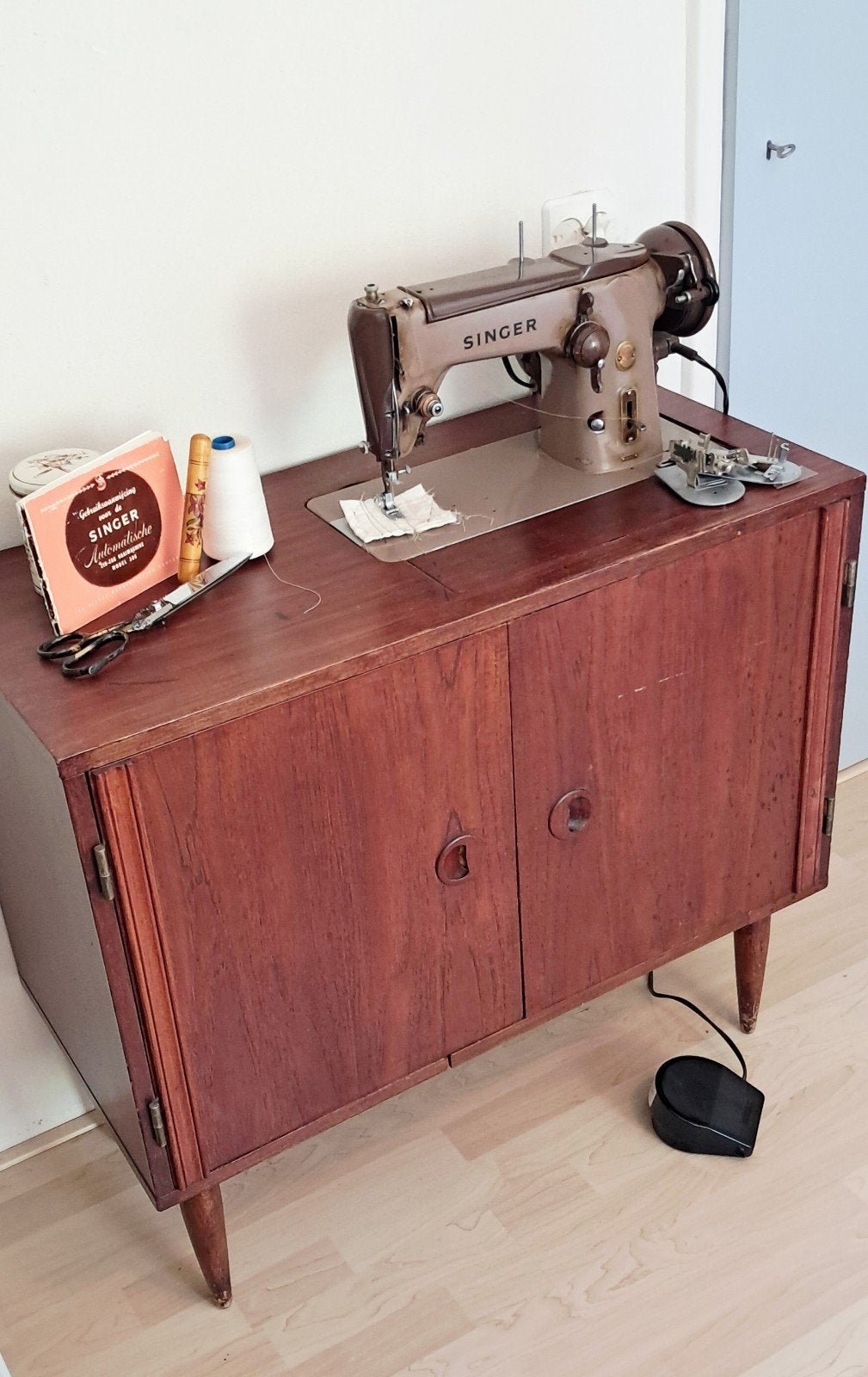 naaimachine SINGER 306, goedwerkend in originele kast, Antiek en Kunst, Antiek | Naaimachines, Ophalen