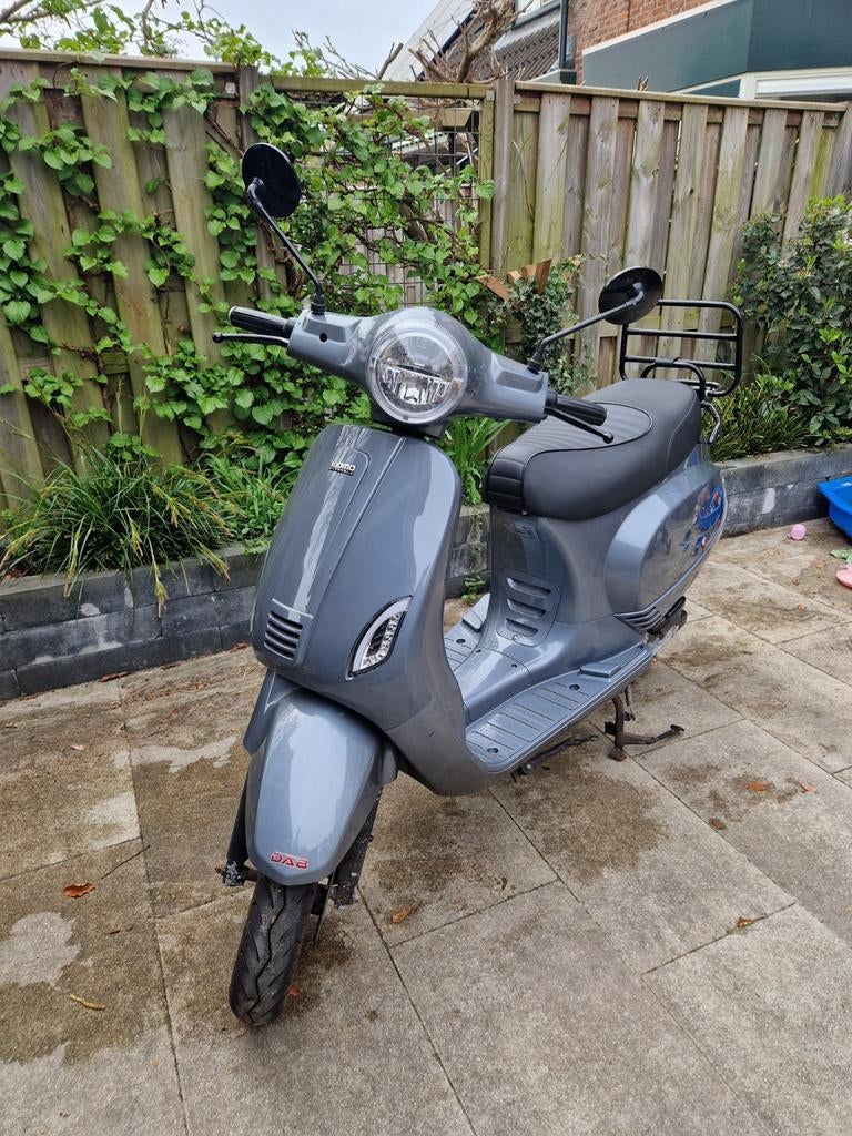 Momo Electric scooter geel kenteken (45km), Ophalen, Gebruikt, Maximaal 45 km/u, Elektrisch