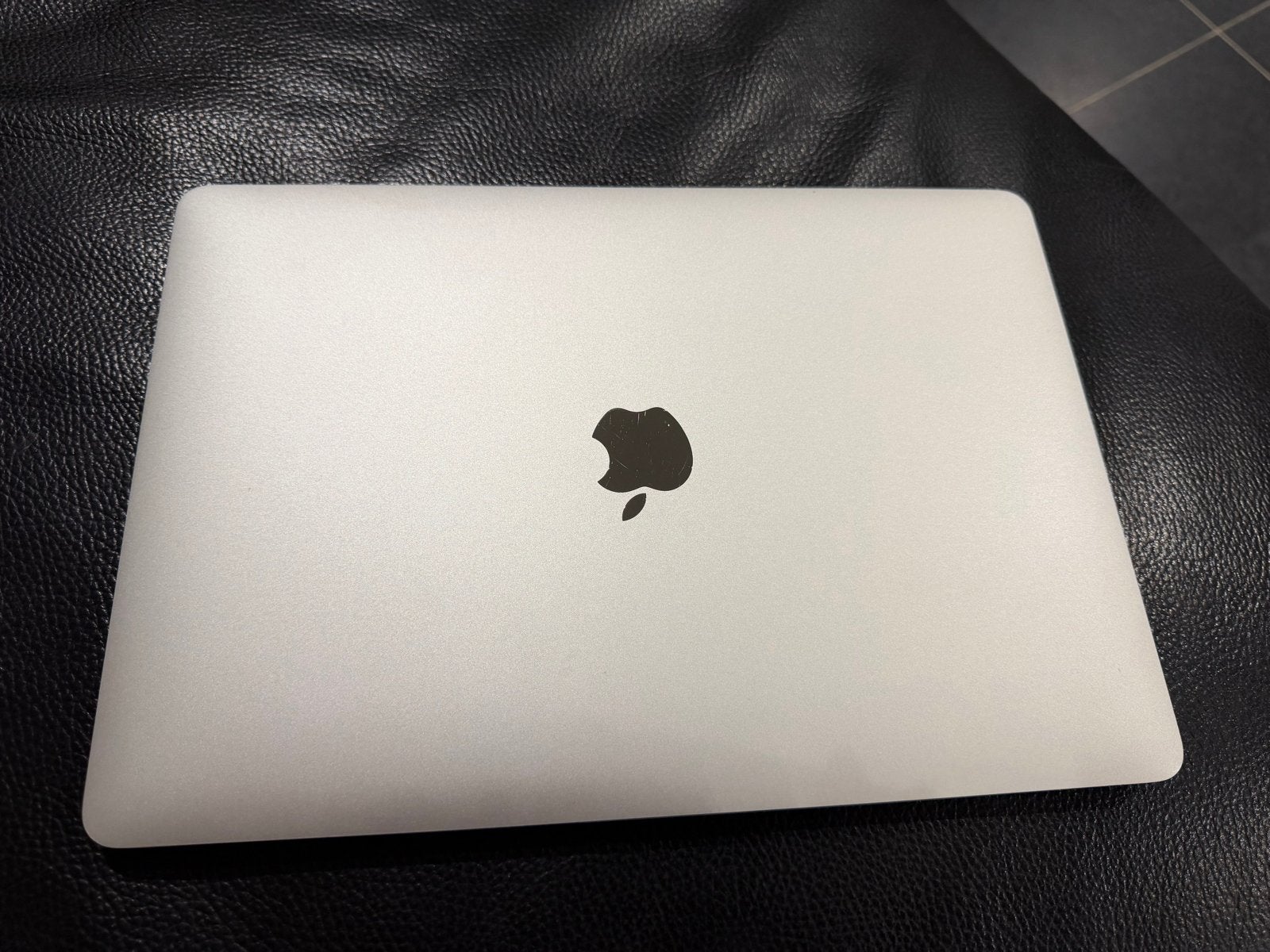 MacBook Pro M1 A2338 - 16GB RAM, 512GB SSD - Zeer Goede Staa