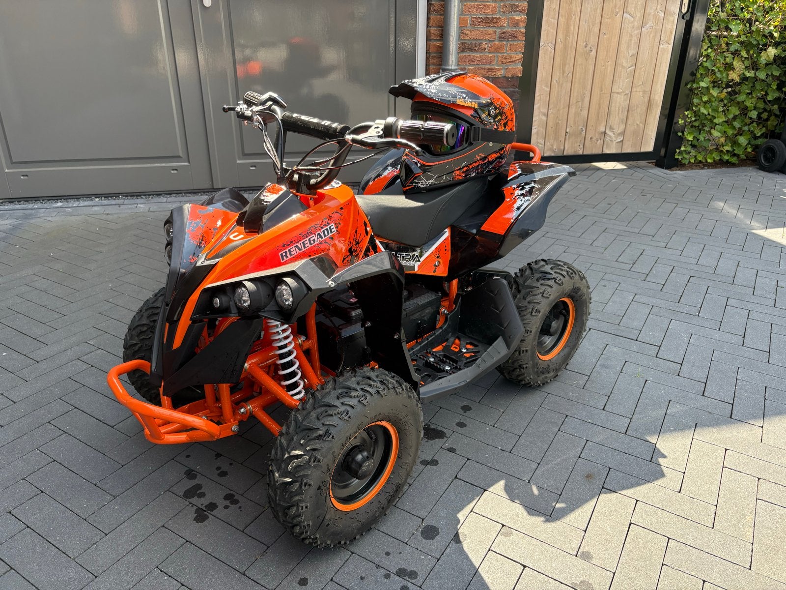 Renegate Kinder Quad Elektrisch 48V 1000W met Helm, Ophalen, Zo goed als nieuw