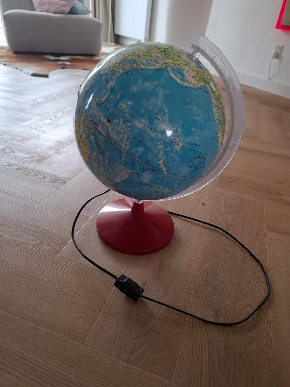 retro wereldbol met licht, Ophalen, Zo goed als nieuw
